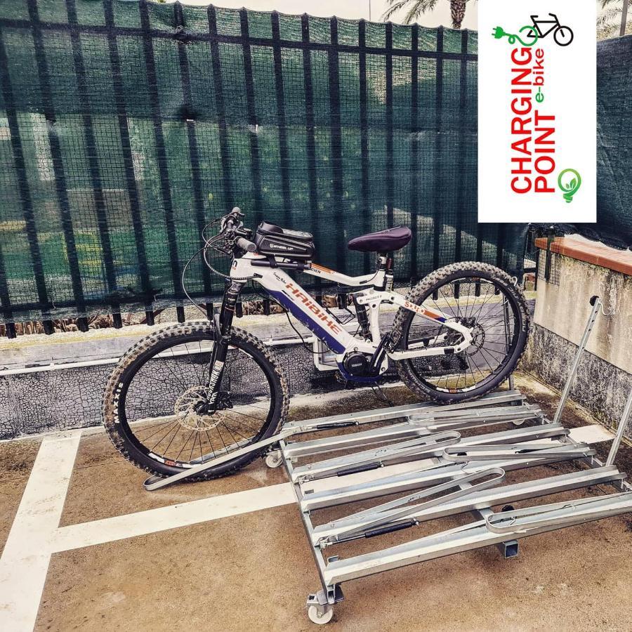 Residence Colibri Family & Bike Лоано Экстерьер фото