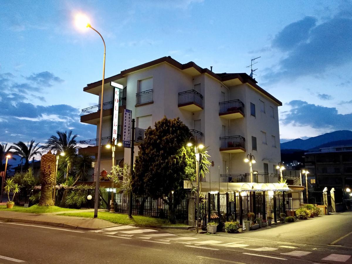 Residence Colibri Family & Bike Лоано Экстерьер фото